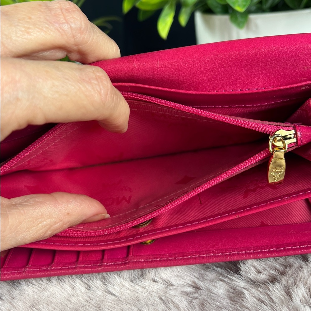 MCM Vintage Pink Leather Continental Tri-Fold Wallet - Picture 11 of 15